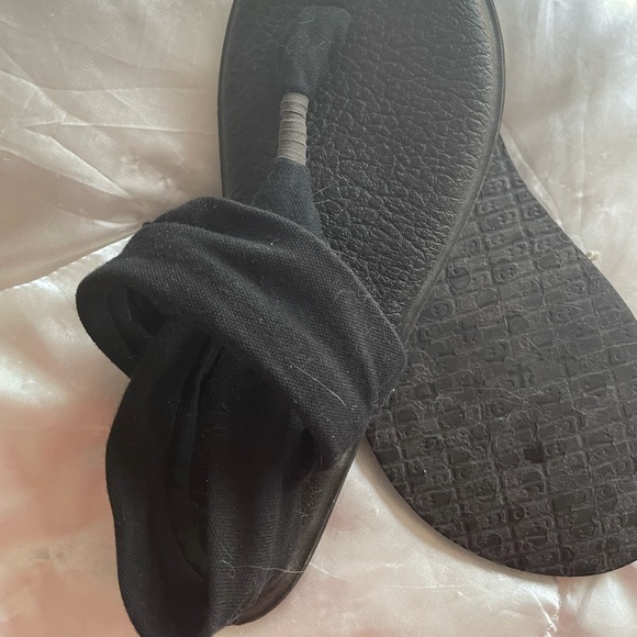 Gently used sanuks. Size 8. - Picture 3 of 4